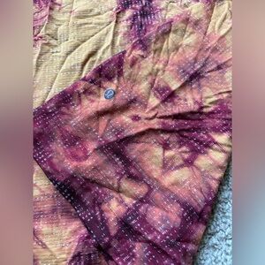 Men’s tie-dye athletic shirt